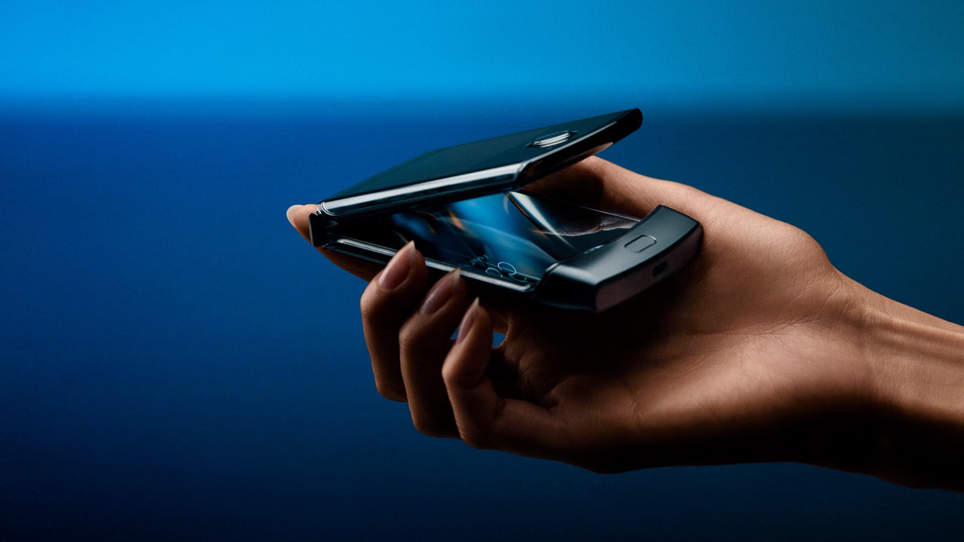 New Razor Iphone Motorola's wild new Razr is here, and it's basically a foldable iPhone ...