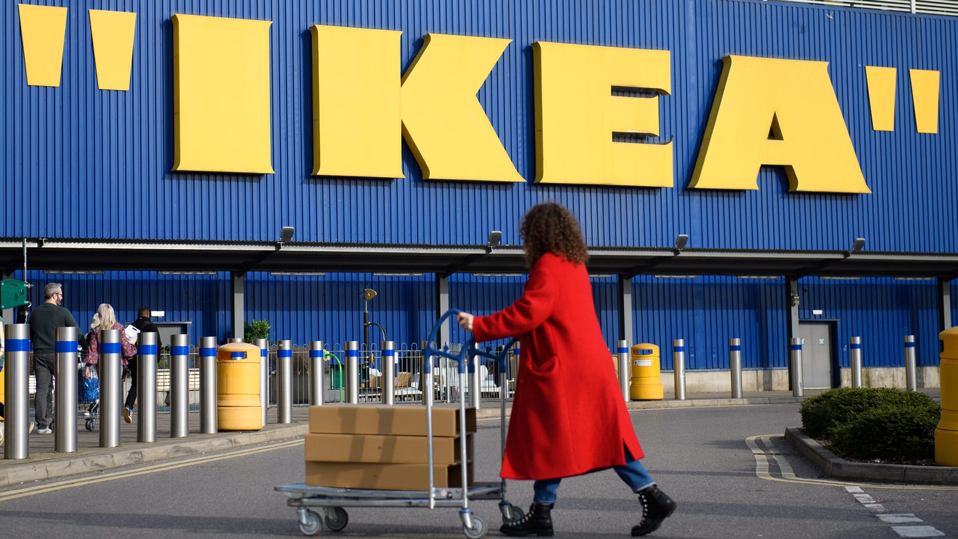 В чем суть икеи. Икеа аватарка. Ikea презентация. Ikea магазин. Икеа надпись.