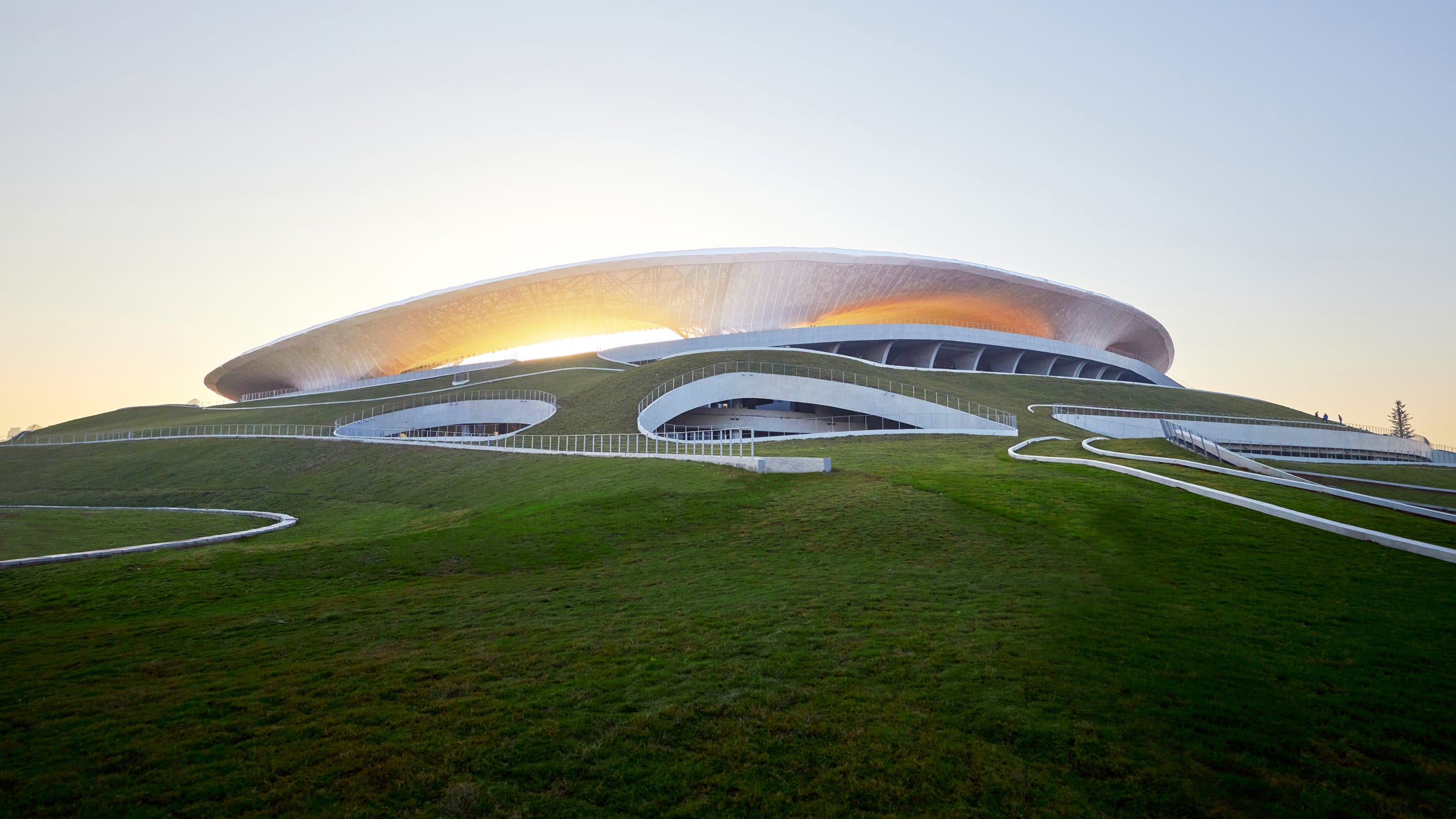 This new Chinese sports stadium looks like an alien landscape Fast