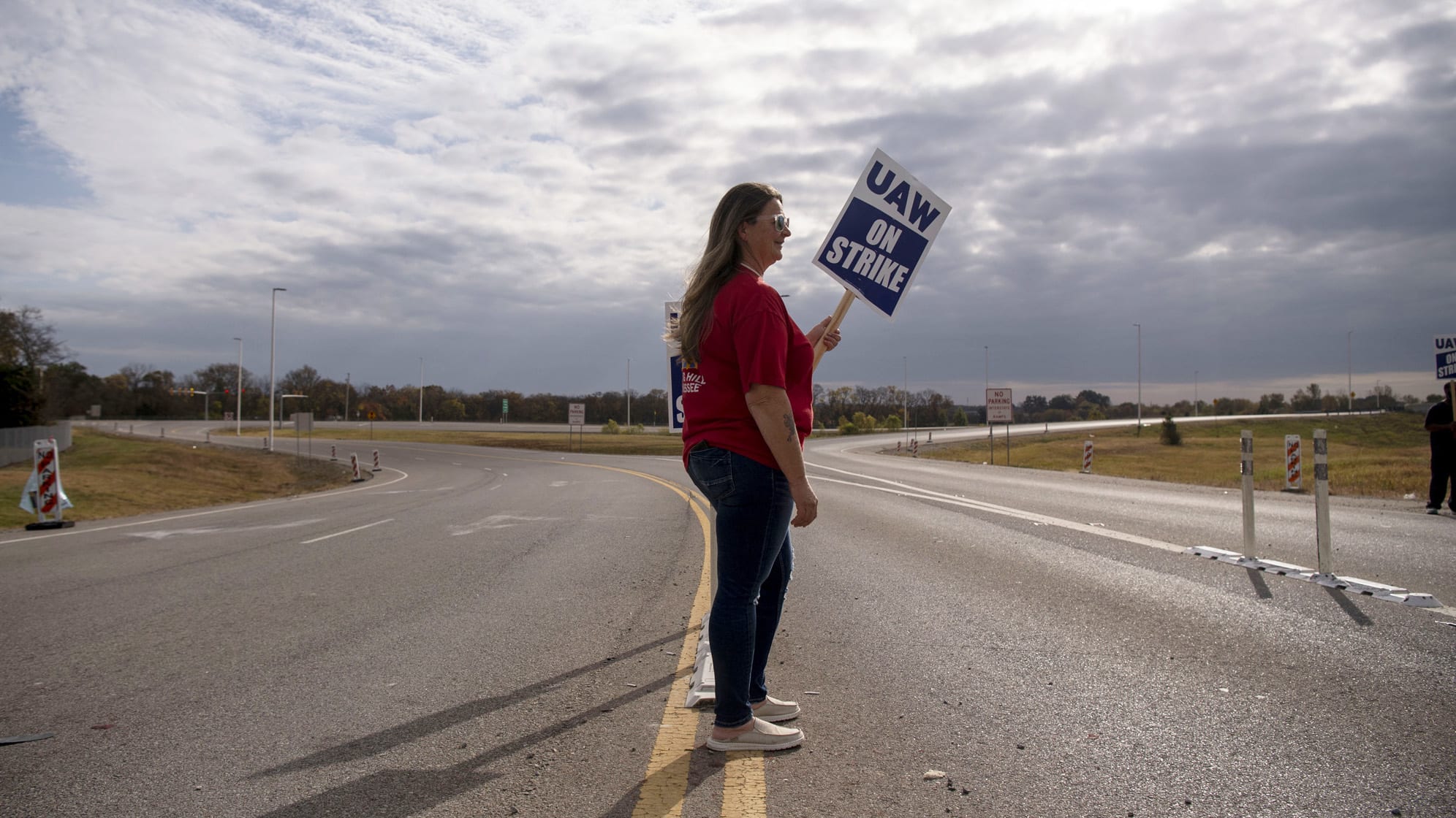 General Motors Reaches Tentative Agreement With UAW, Potentially Ending ...