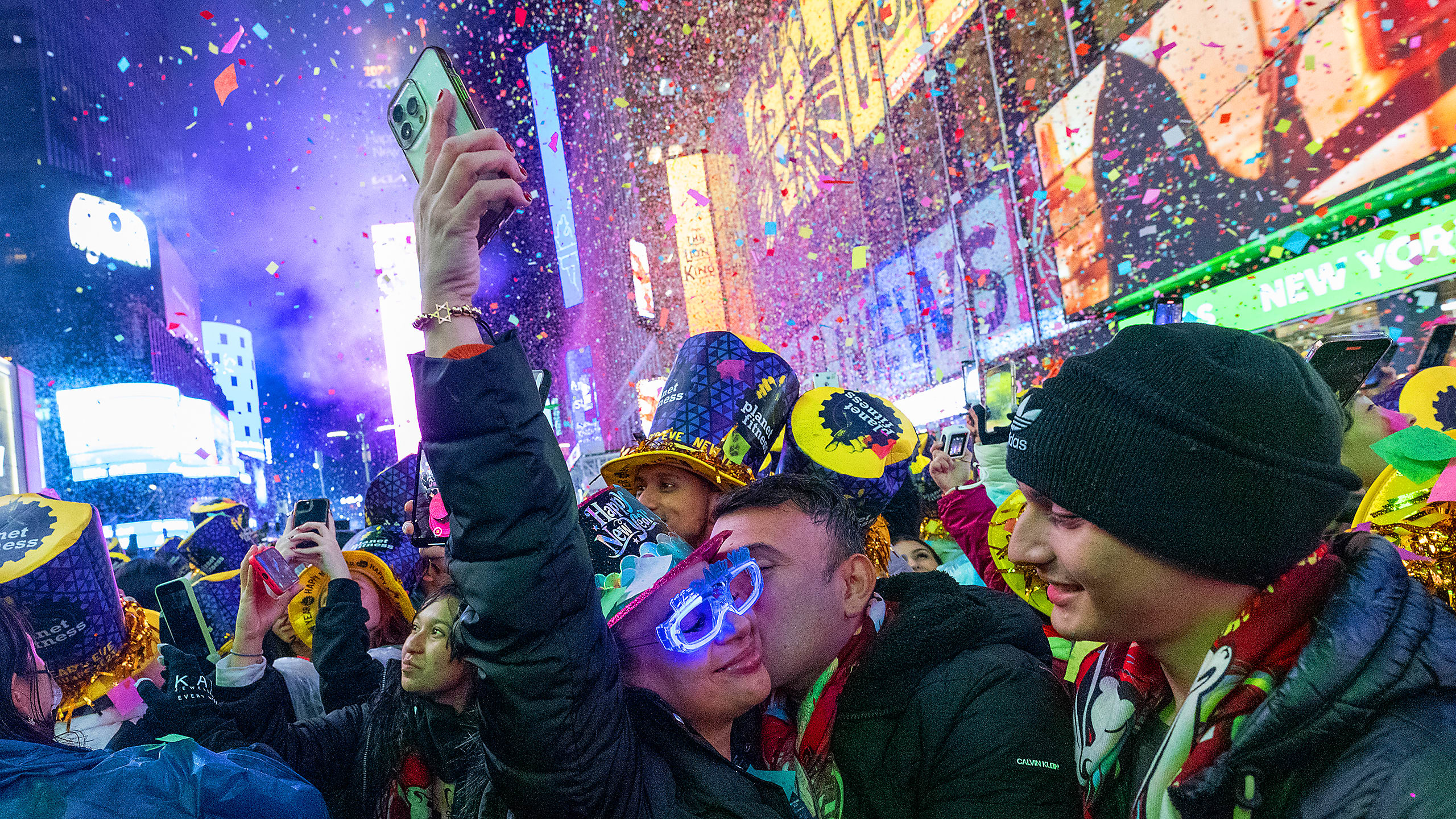 NYC ball drop live stream 2024 Watch New Year s Eve