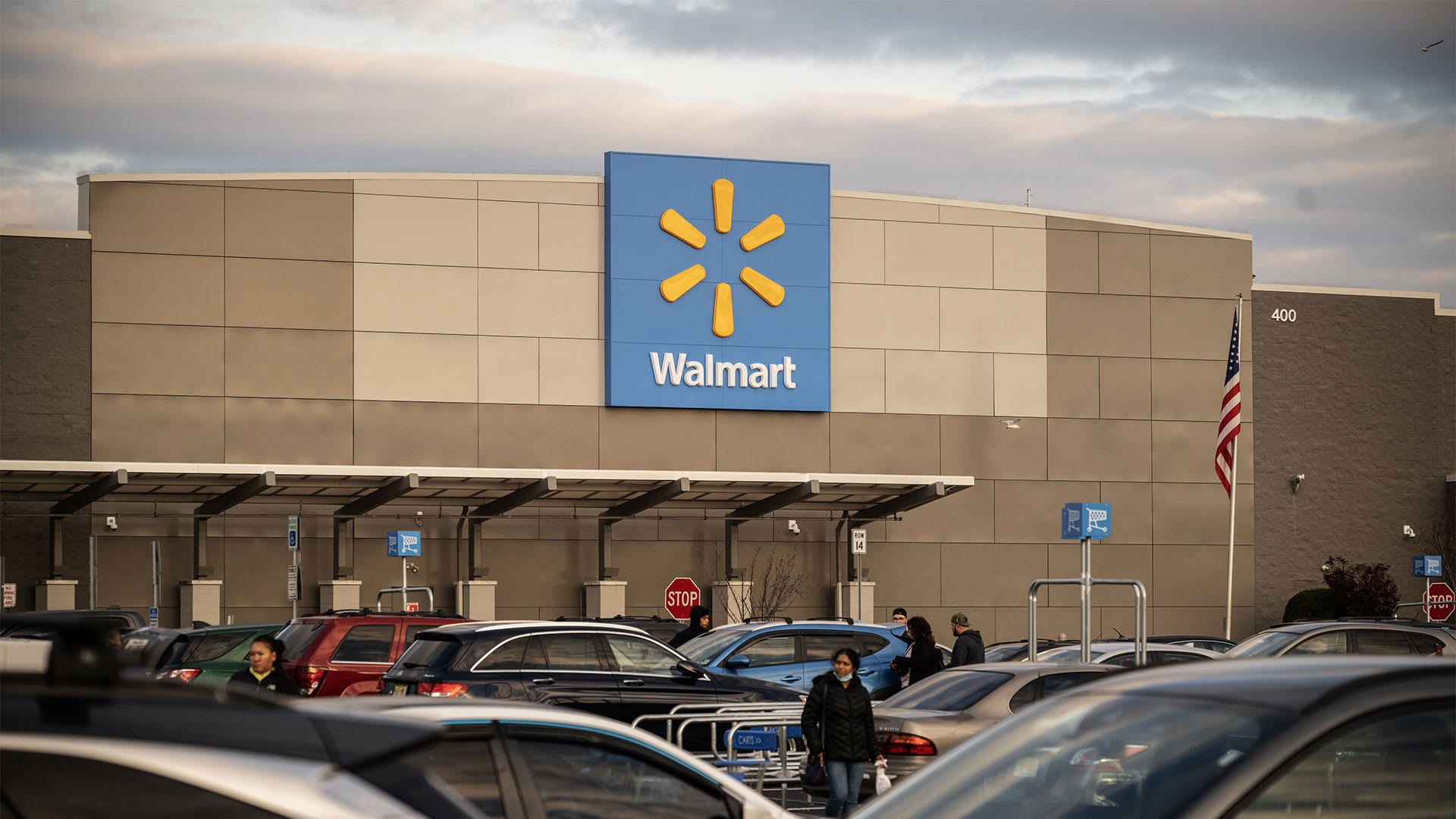 Walmart store managers get raises higher salaries, profittied bonus