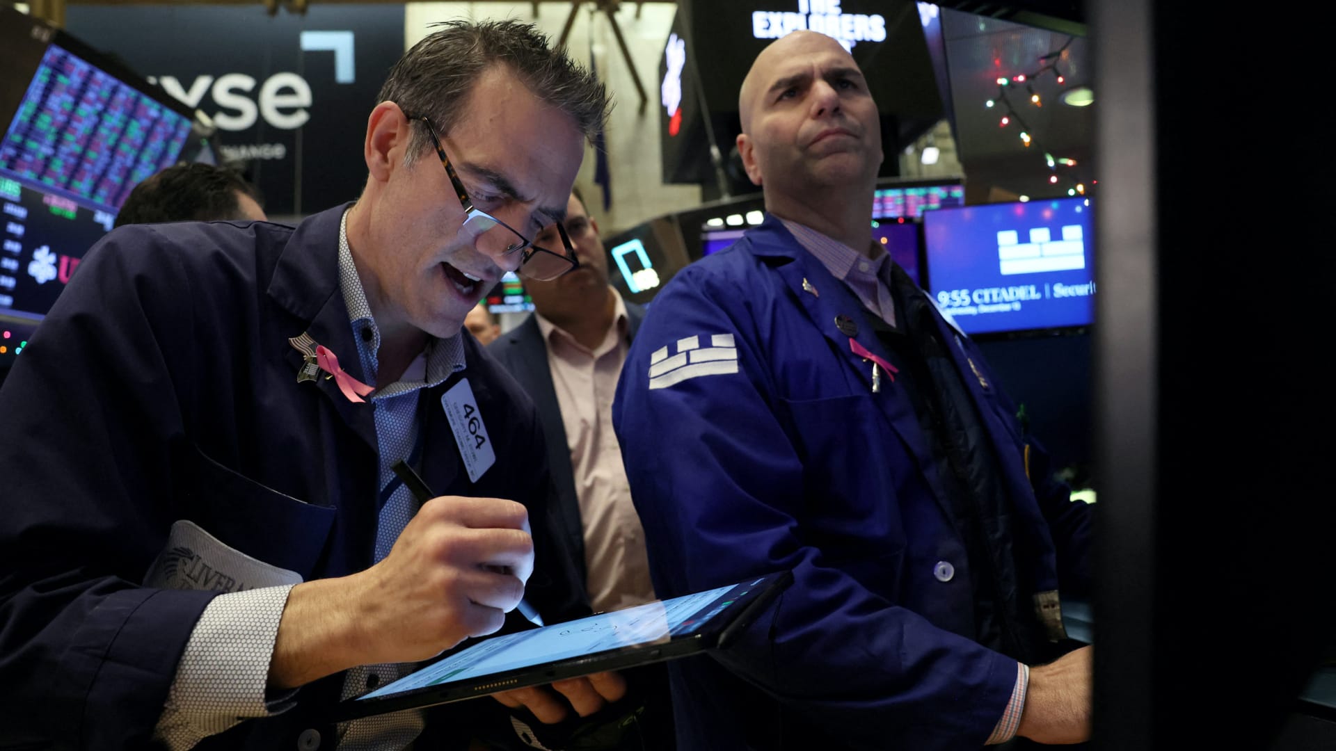 Vivid The S&p 500 Closes Higher Thursday As Chip, Bank Stocks Rally: Live Updates Wallpaper in 4K