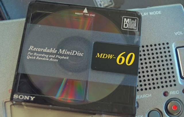 Quatuor de minidiscs début 60 minutes de Sony, TDK et Maxell envoi