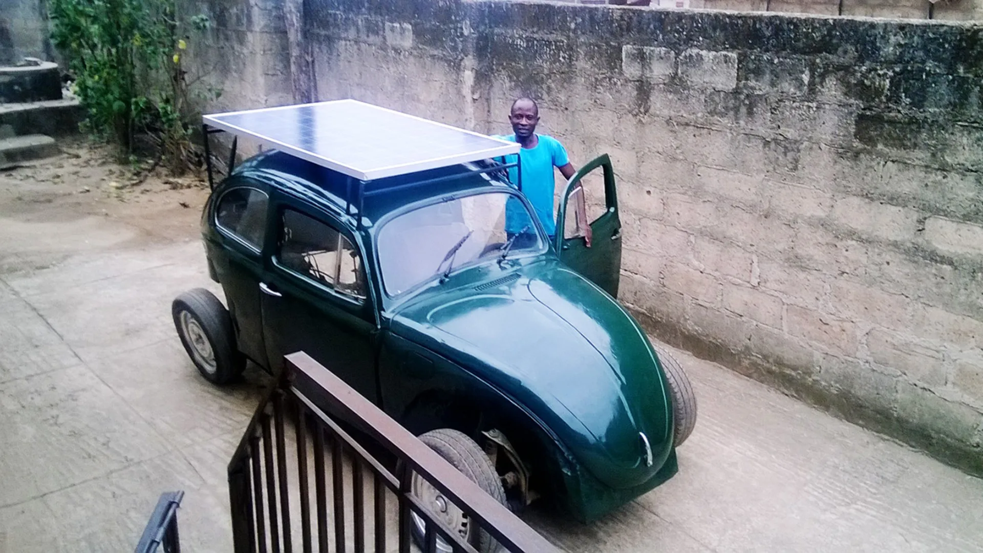 This Nigerian College Student Built a Wind- And Solar-Powered Car From Scraps