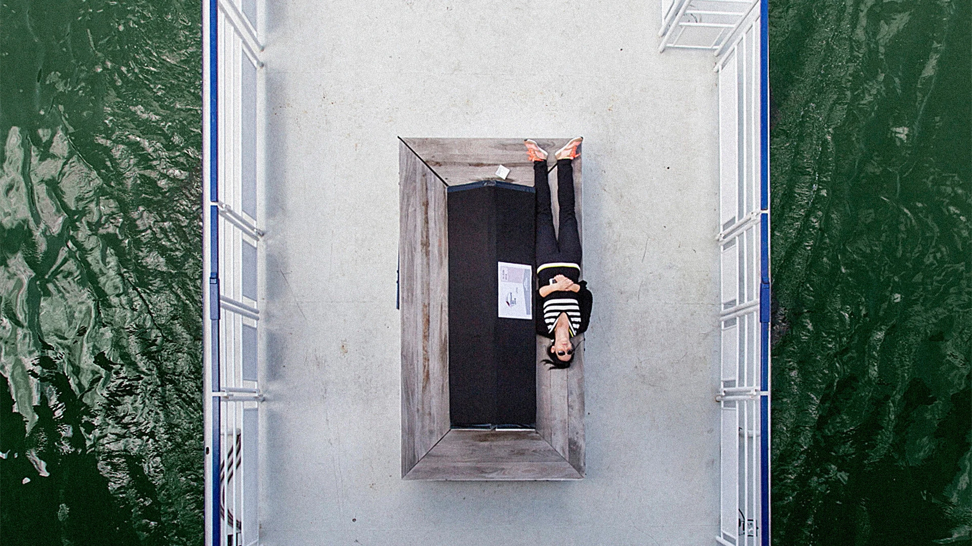 These Fascinating Photos Show What Floats Down Rivers On Old-Fashioned Barges
