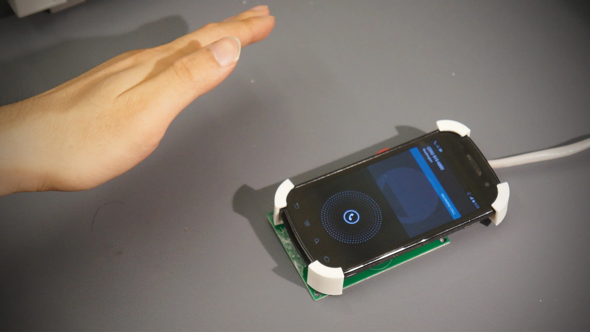 SideSwipe Lets You Control Your Phone With Gestures Instead Of Touch ...