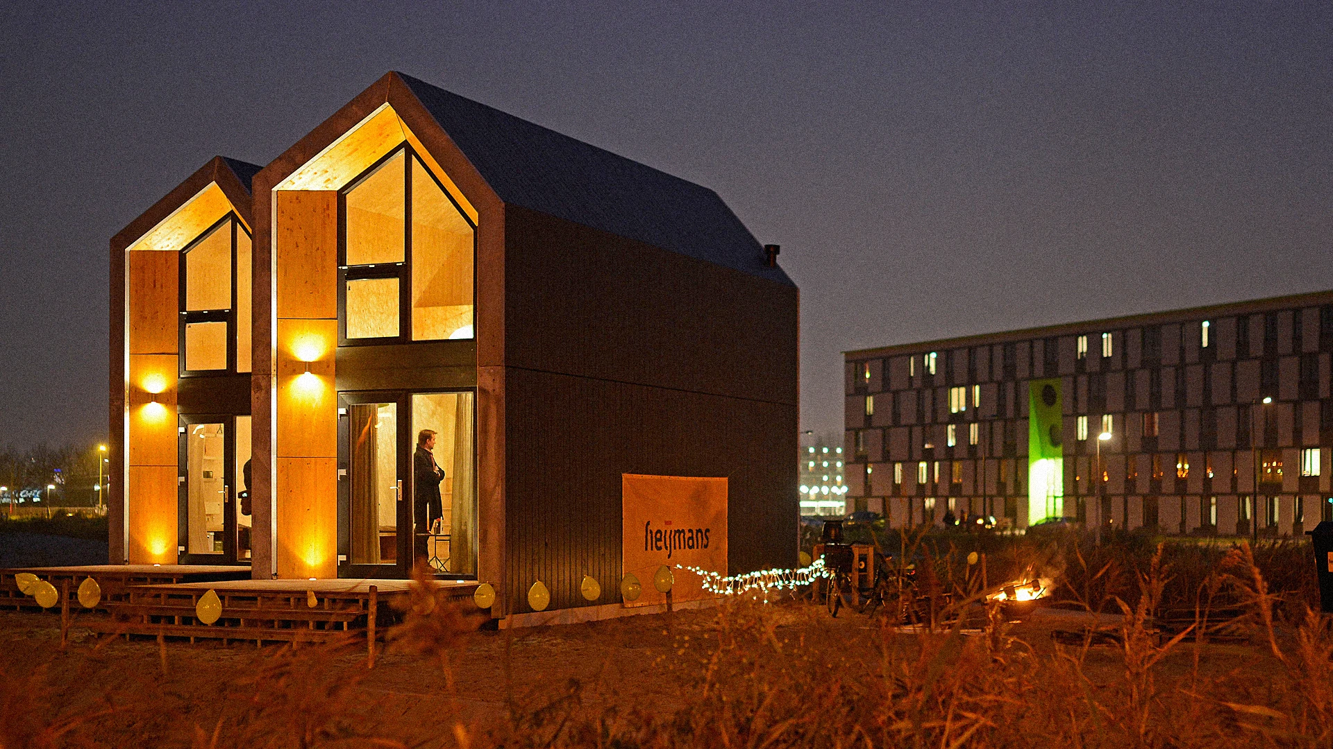 Can’t Make Rent? This Beautiful Squatter’s Home Can Be Built On A Vacant Lot In A Day
