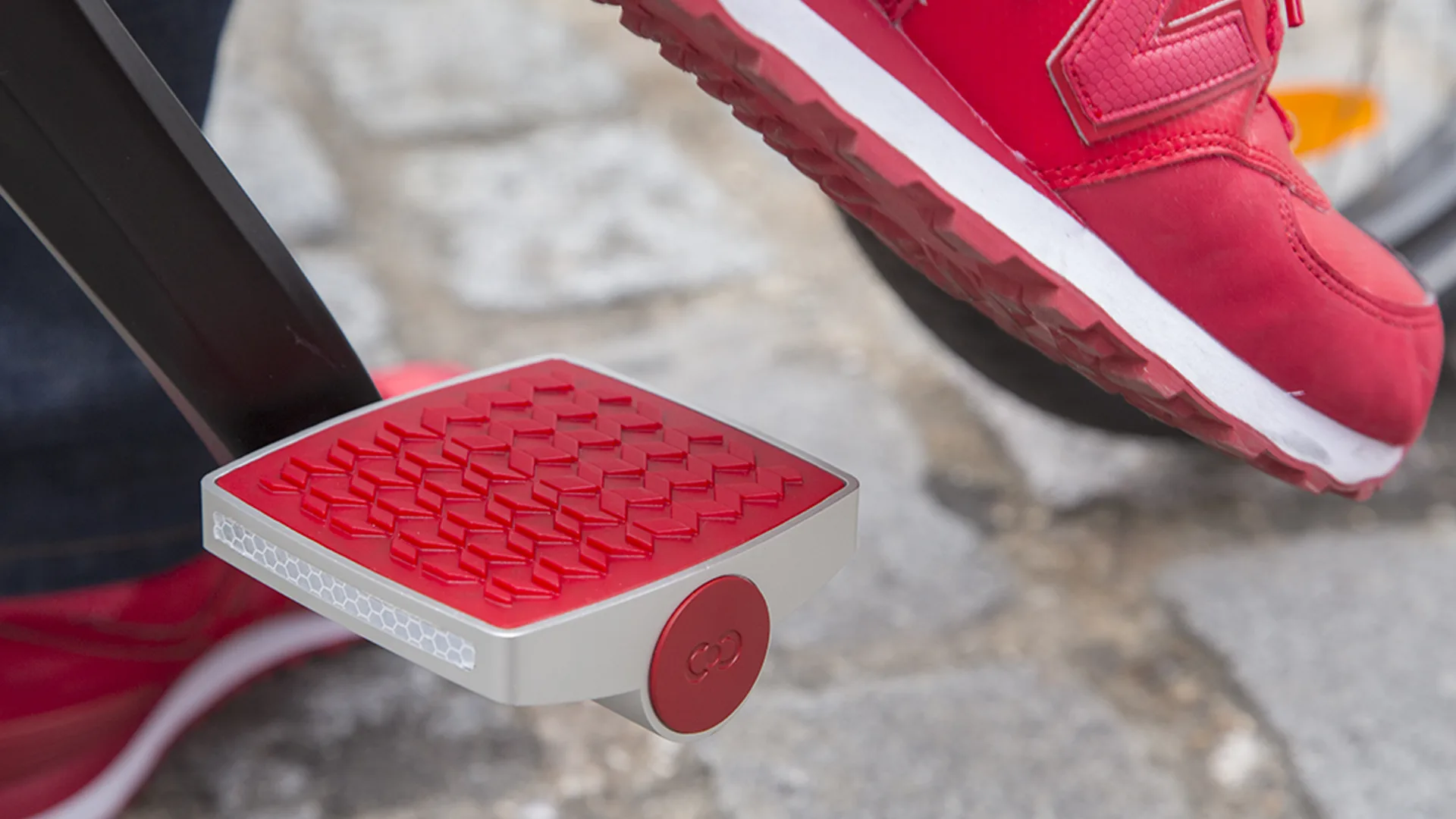 This Smart Bike Pedal Alerts You If Your Bike Is Being Stolen, And Then Tracks Down The Thief