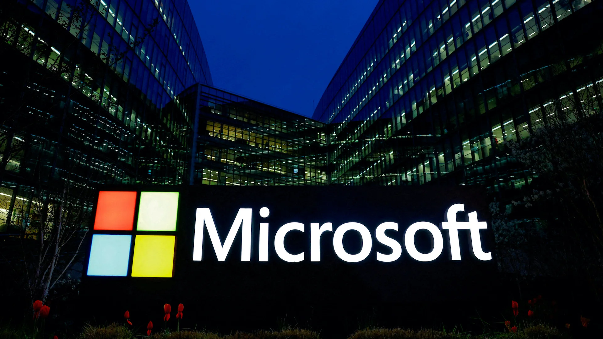 white-house-praises-1-5-billion-microsoft-g42-deal-after-cutting