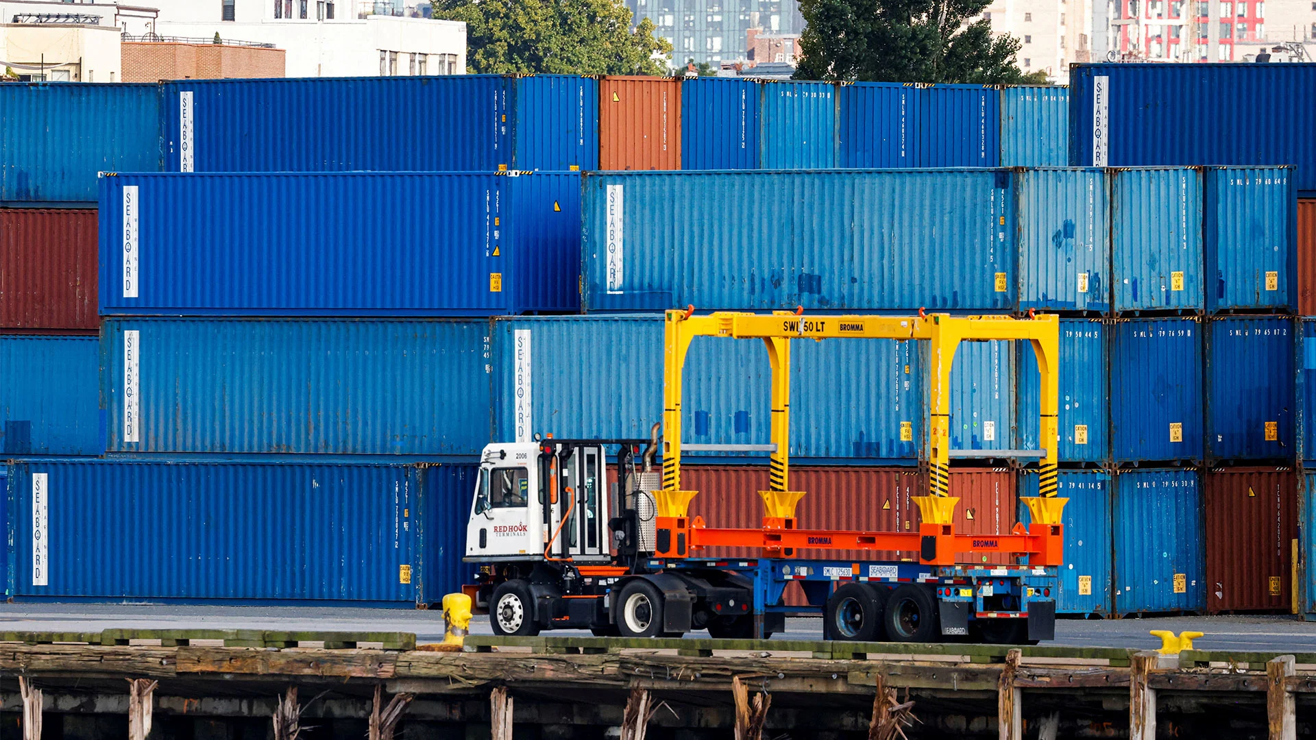 Shippers race for workarounds ahead of the  U.S. port strike deadline