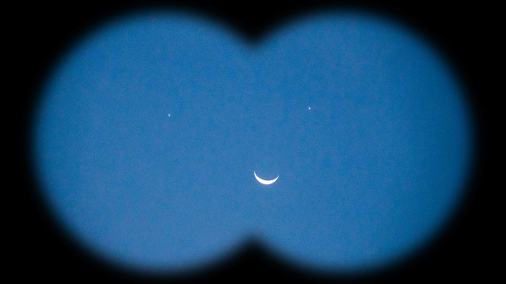 parade April 2025 When to see Venus, Saturn, moon smiley face