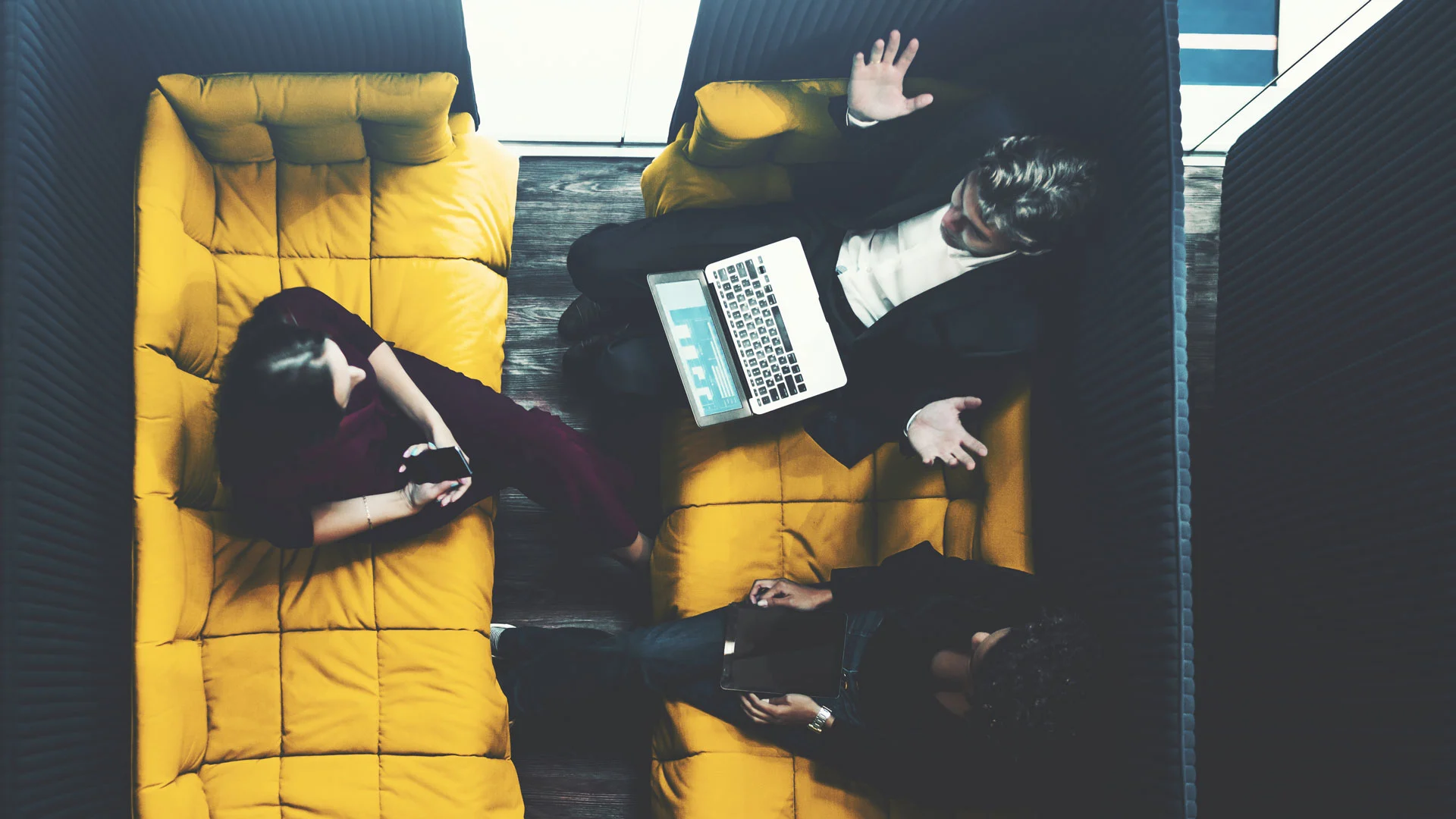 What To Say To Your Coworkers (And How To Say It) When You're New To Your Job