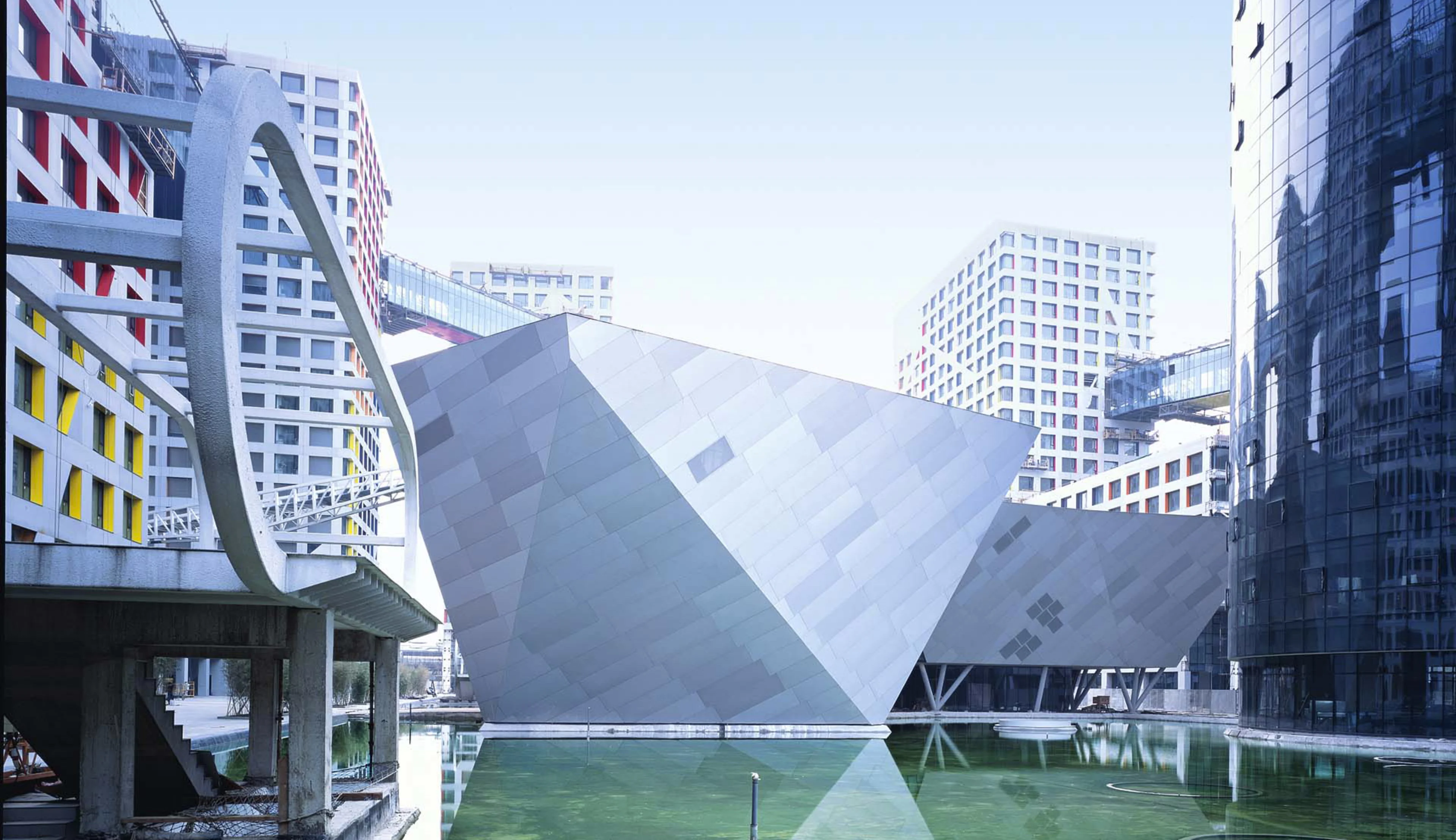 Steven Holl's Modern Art Museum is a Luminous Iceberg