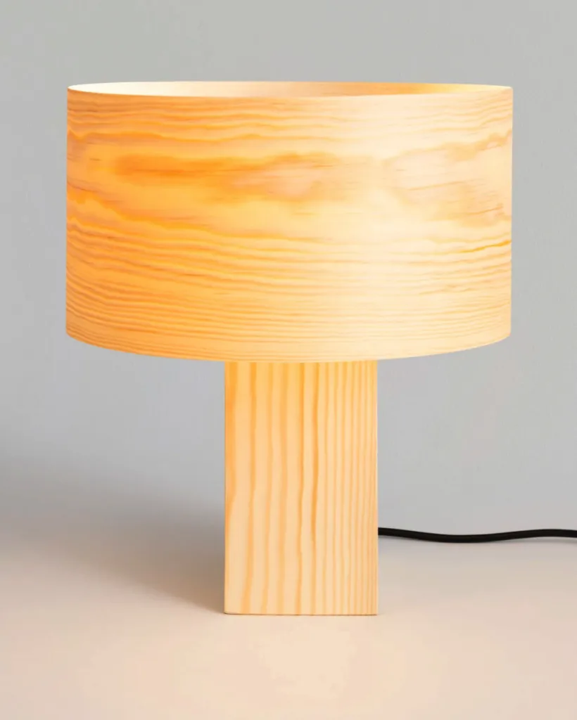 A photo of the Vaarnii Hoop Table Lamp.