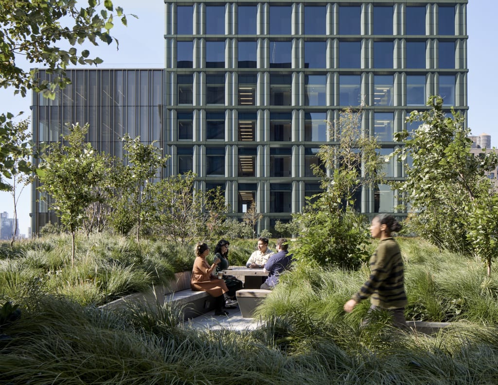 i-91287759-disney-new-york-city-hq-03.jp