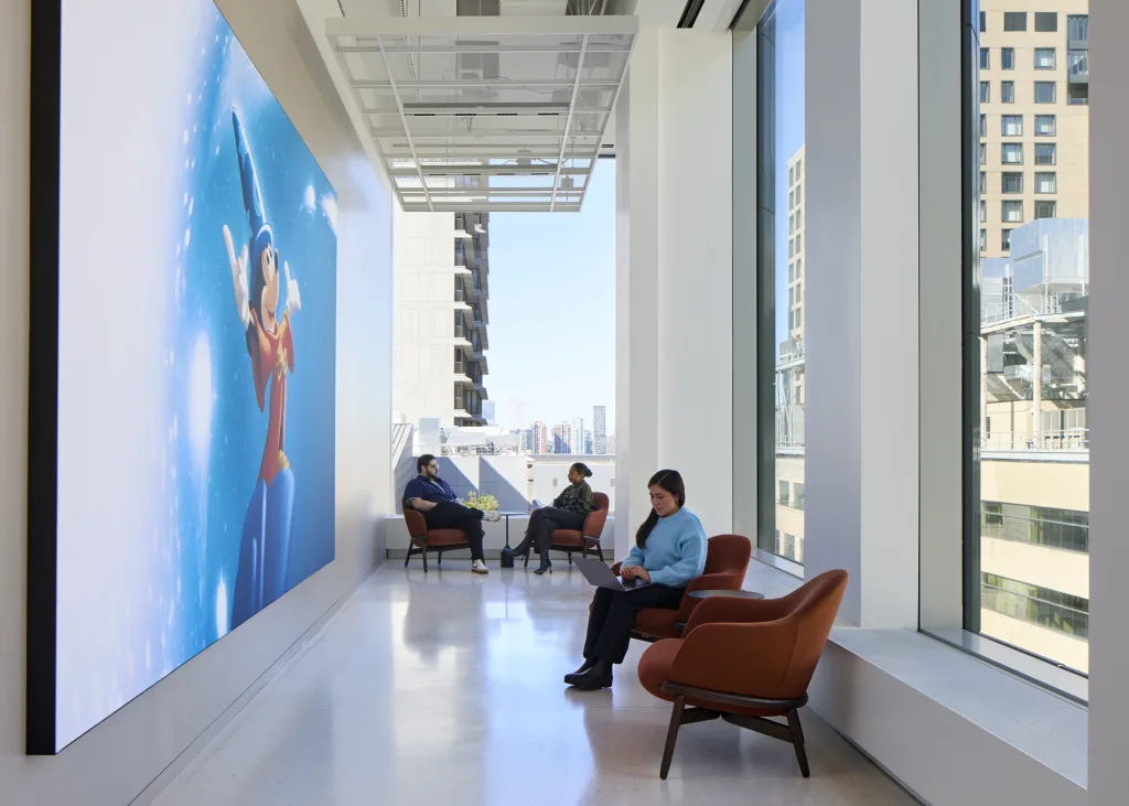 i-91287759-disney-new-york-city-hq-11.jp