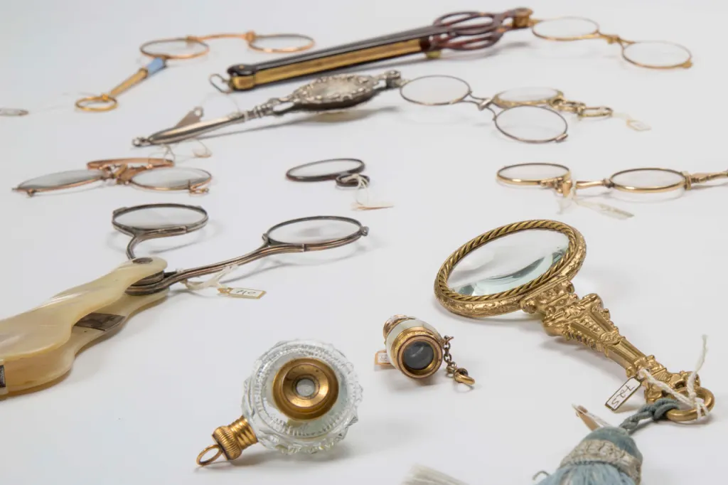 ファッション+美容 EYEWEAR A VISUAL HISTORY Eyewear: A Visual History - another optical opus reviewed