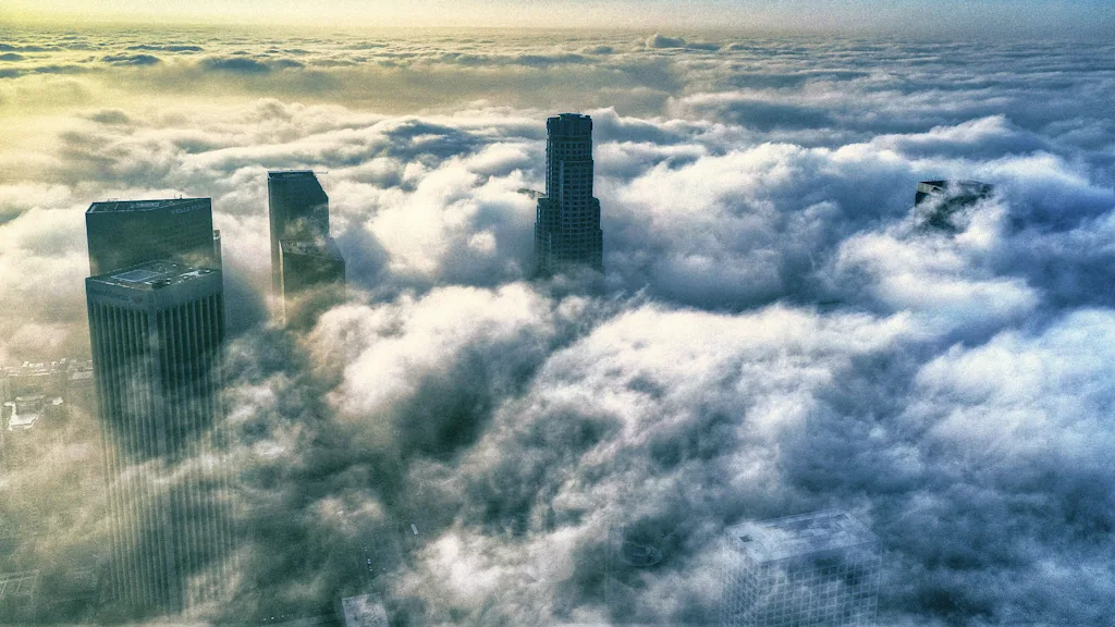 What fog and gravity can teach us about urbanism