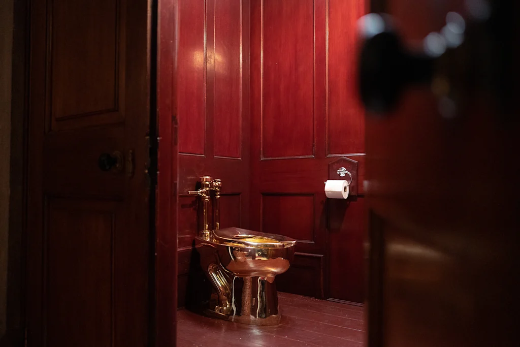 Een foto van het oorspronkelijke Amerika in een badkamer met houten lambrisering in Blenheim Palace, 2019. (Foto: Leon Neal/Getty Images)