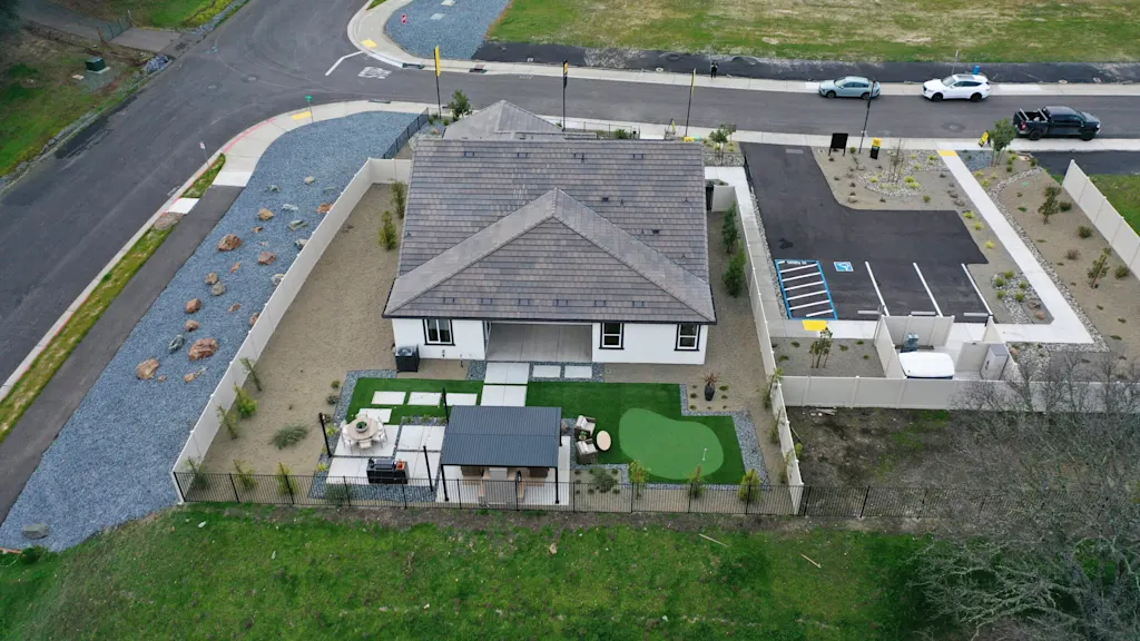 02-91478487-california-wildfire-neighbor