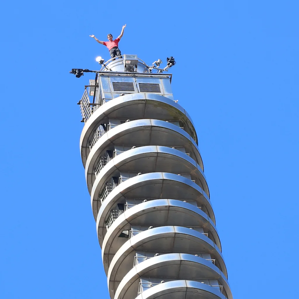 i-1-91483327-alex-honnold-taipei-101-cli