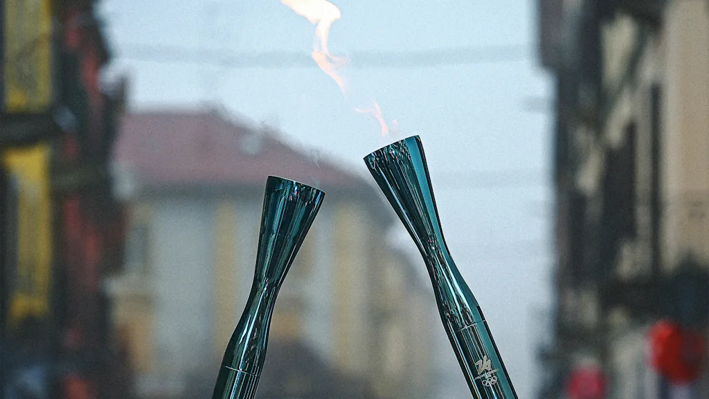 p-1-91485739-olympic-torch-design.jpg