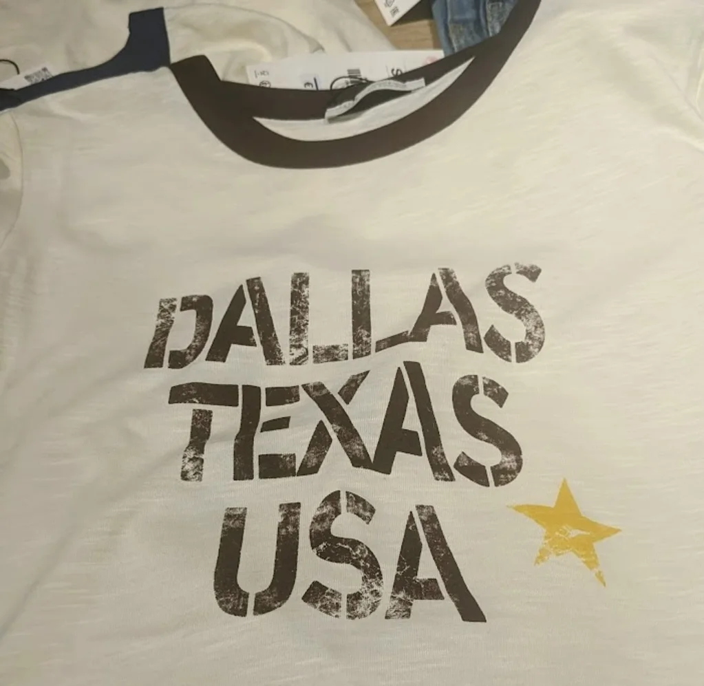 ‘Profiteer van het lokale’: de modetrend die verklaart waarom iedereen om je heen zijn innerlijke toerist kanaliseert