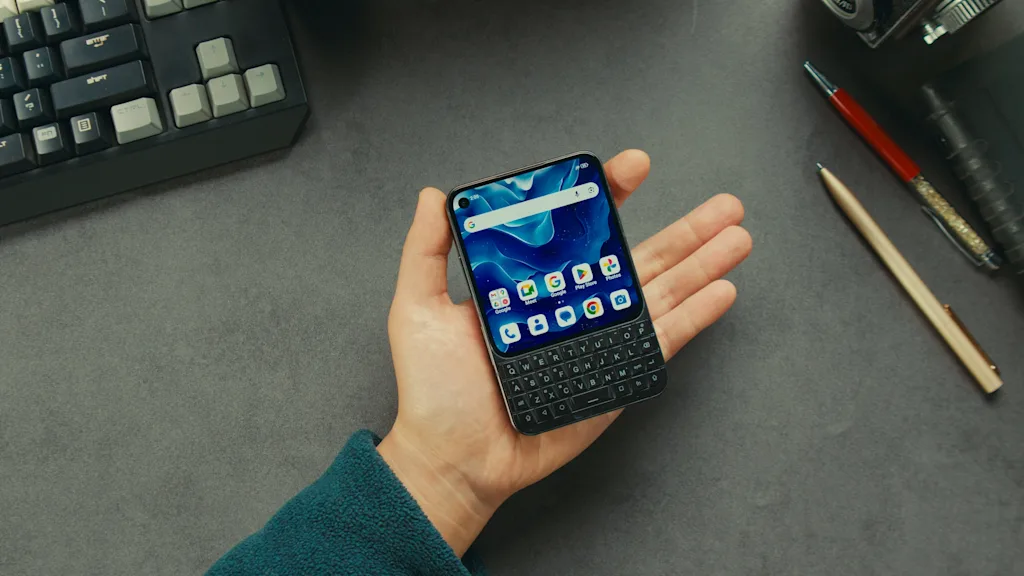 Vergeet touchscreens: deze drie telefoons brengen fysieke toetsenborden terug