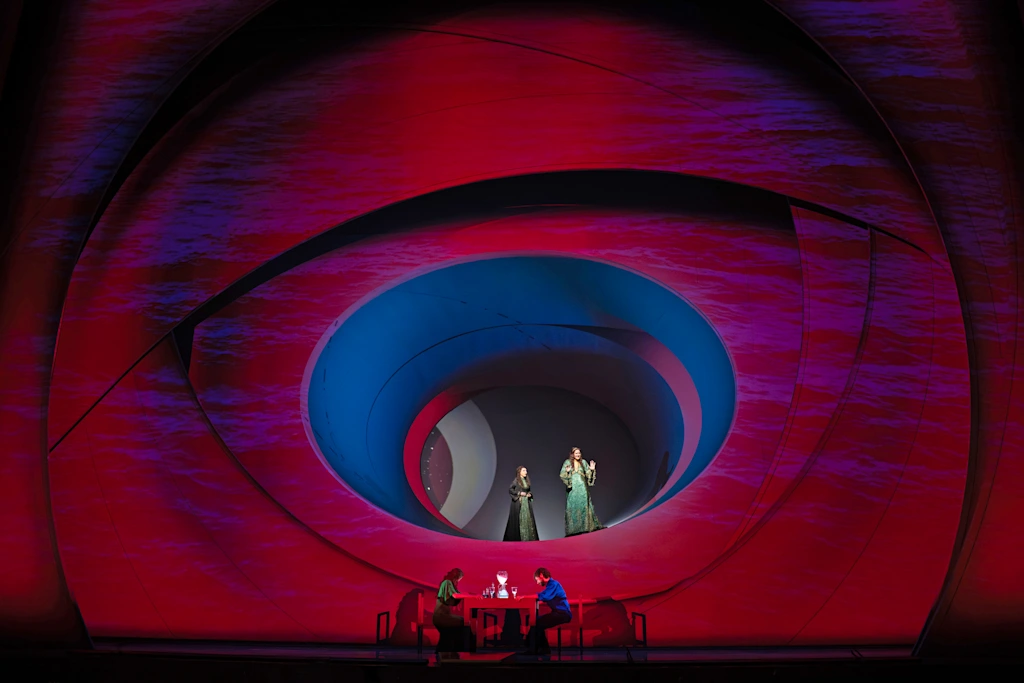 Hoe Yuval Sharon en Es Devlin geavanceerde technologie gebruiken om opera vooruit te helpen, precies op het moment dat dit het meest nodig is