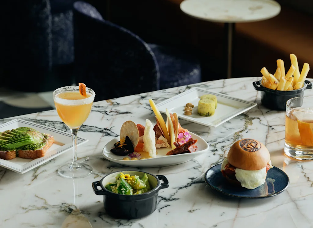 i-3-91502435-american-express-airport-lo