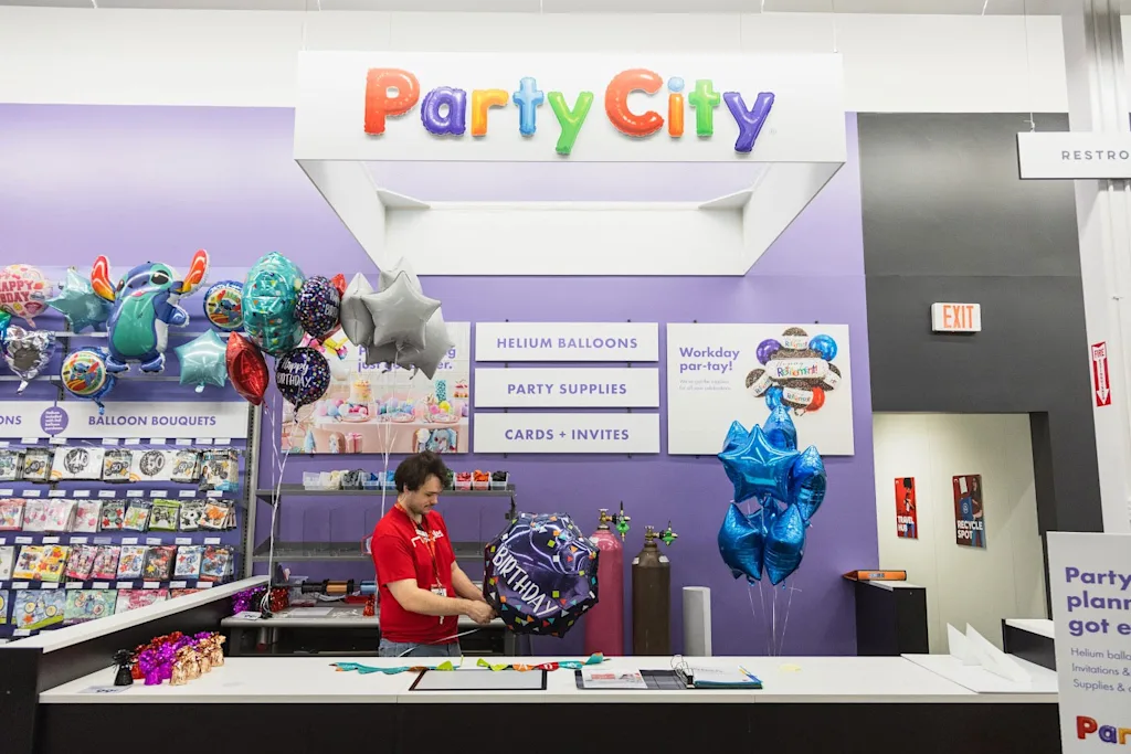 i-1-91532286-party-city-staples.jpg