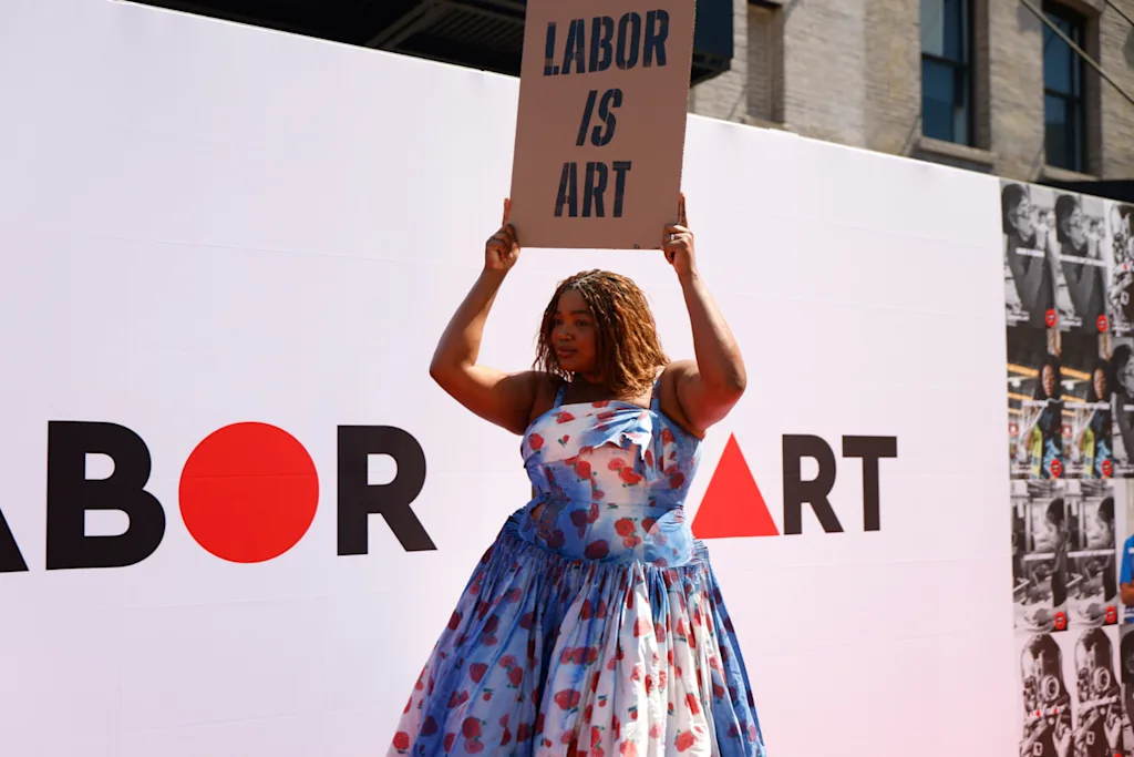 04-91536318-met-gala-protest.jpg