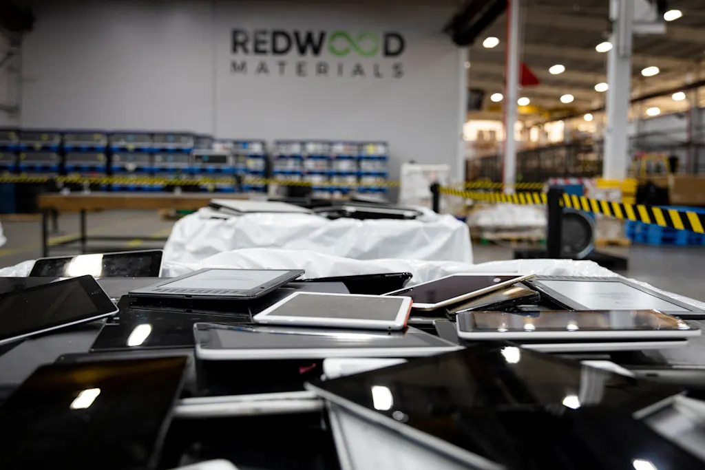 13-91534619-adele-redwood-premium.jpg