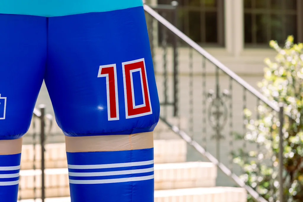 i-5-91540788-messi-inflatable.jpg