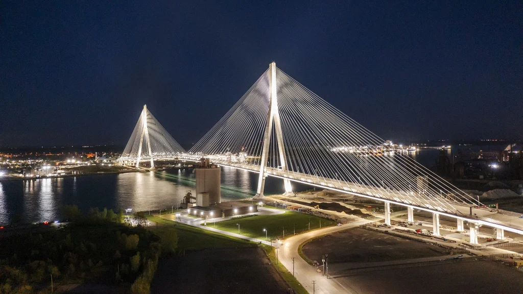 A hockey-inspired bridge finally opens between the U.S. and Canada