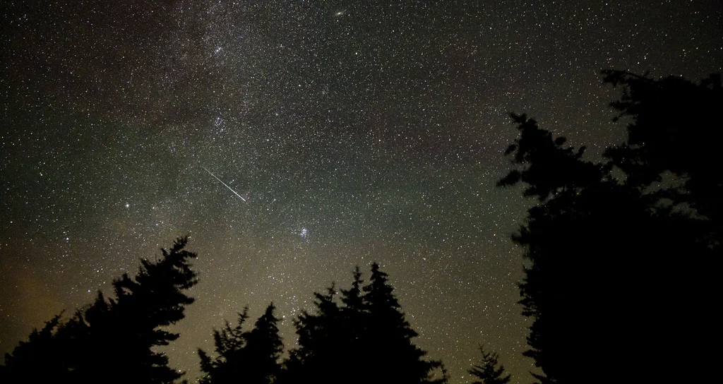 Partielle Sonnenfinsternis und Perseiden-Meteorregen an einem Abend