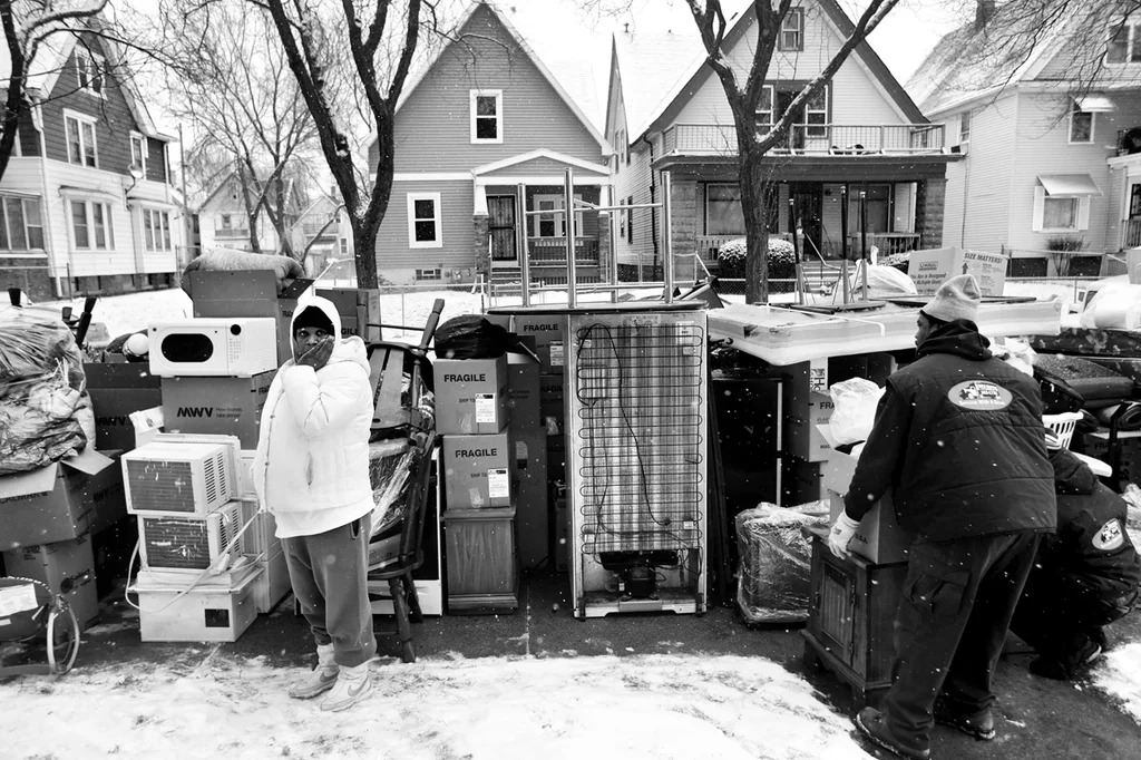 Heartbreaking Photos Of Eviction Day In America - Fast Company