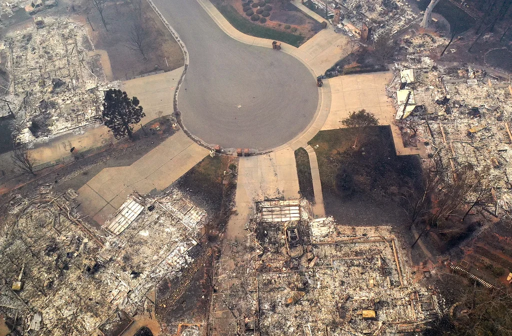 Caming Disaster These photos capture the devastation of a year of natural disasters ...