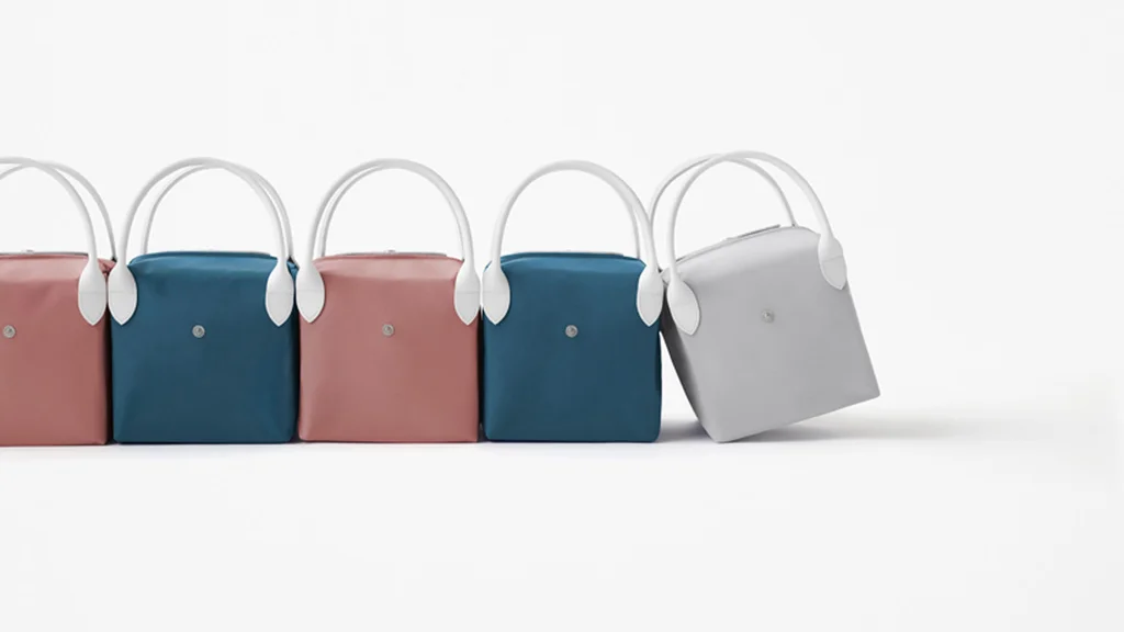 G*p様 Longchamp × nendo バック Nendo and Longchamp collab on purses that double as storage boxes