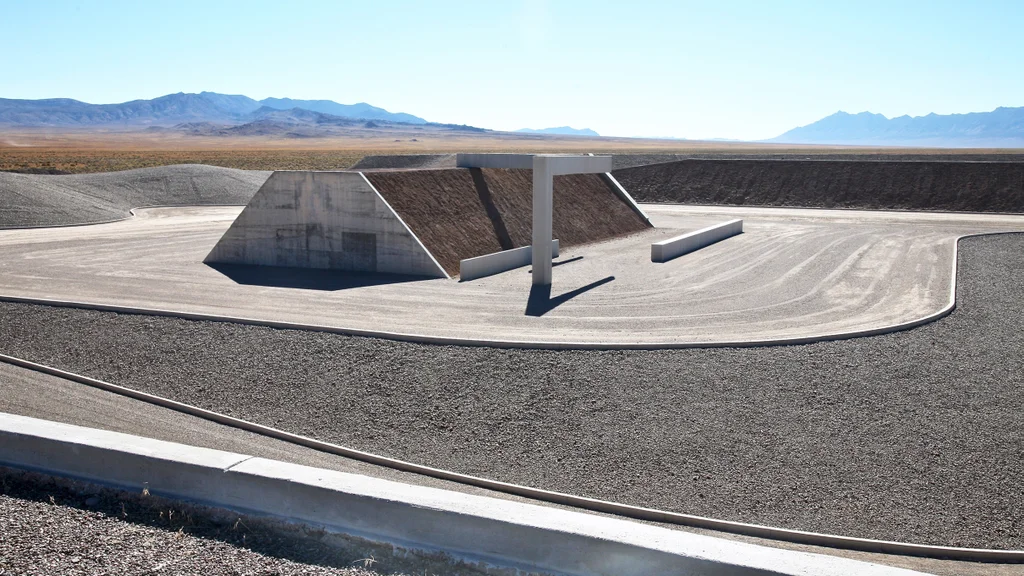This $40 million, mile-long desert sculpture lets in only 6