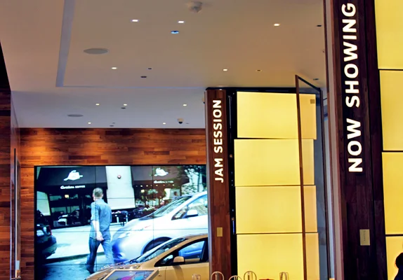 AT&T Opens 10,000 Sq. Ft. Flagship Store In Chicago, Pushes