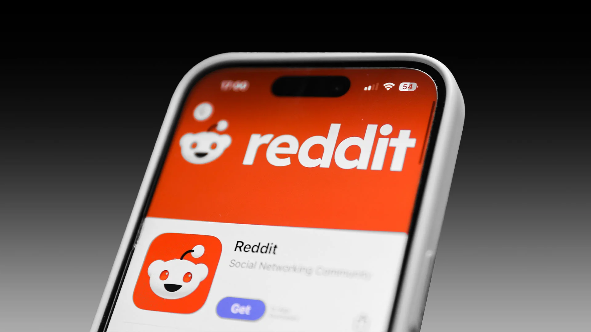 Reddit 'snark' pages are critiquing—and harassing—influencers - Fast