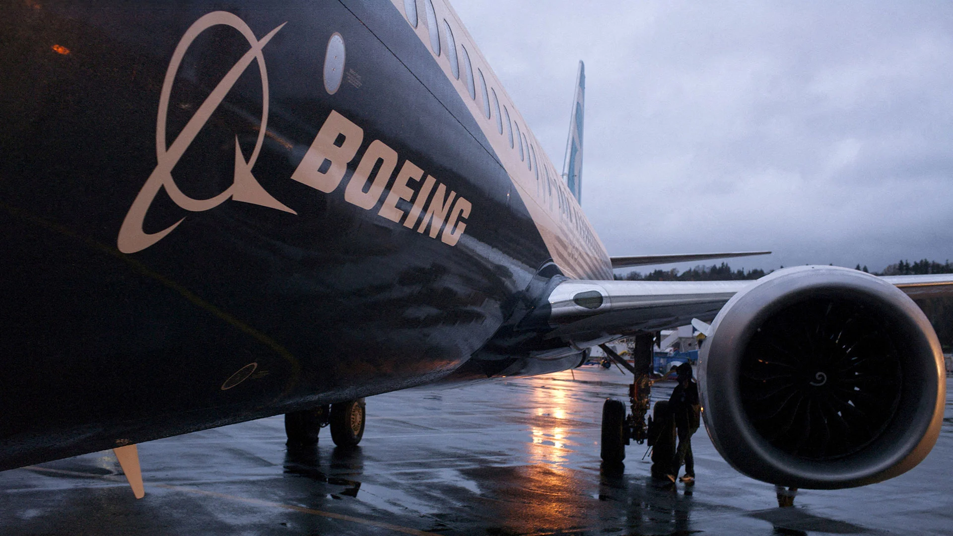 Boeing withdraws pay offer to striking union and negotiations stall