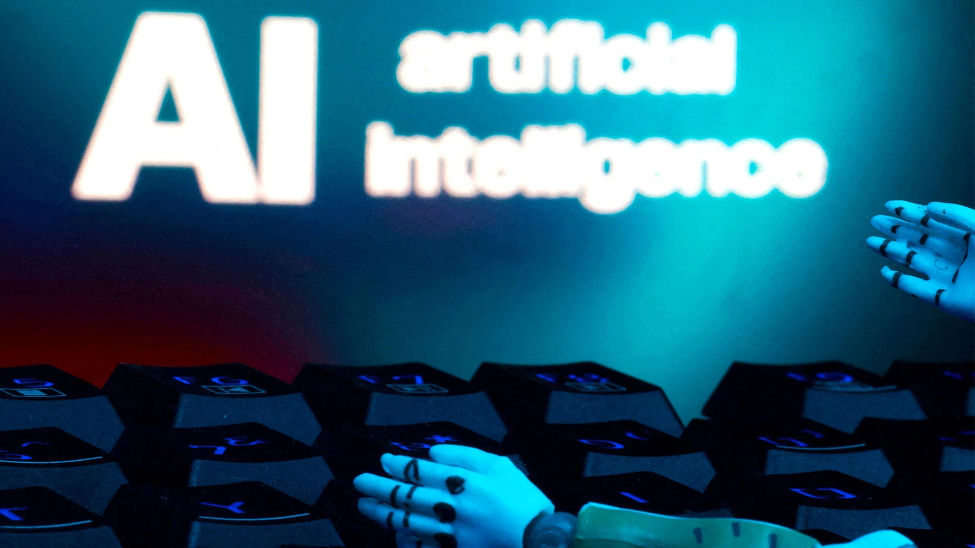 AI's boost to global trade set to surge by 2040, but the WTO has a warning