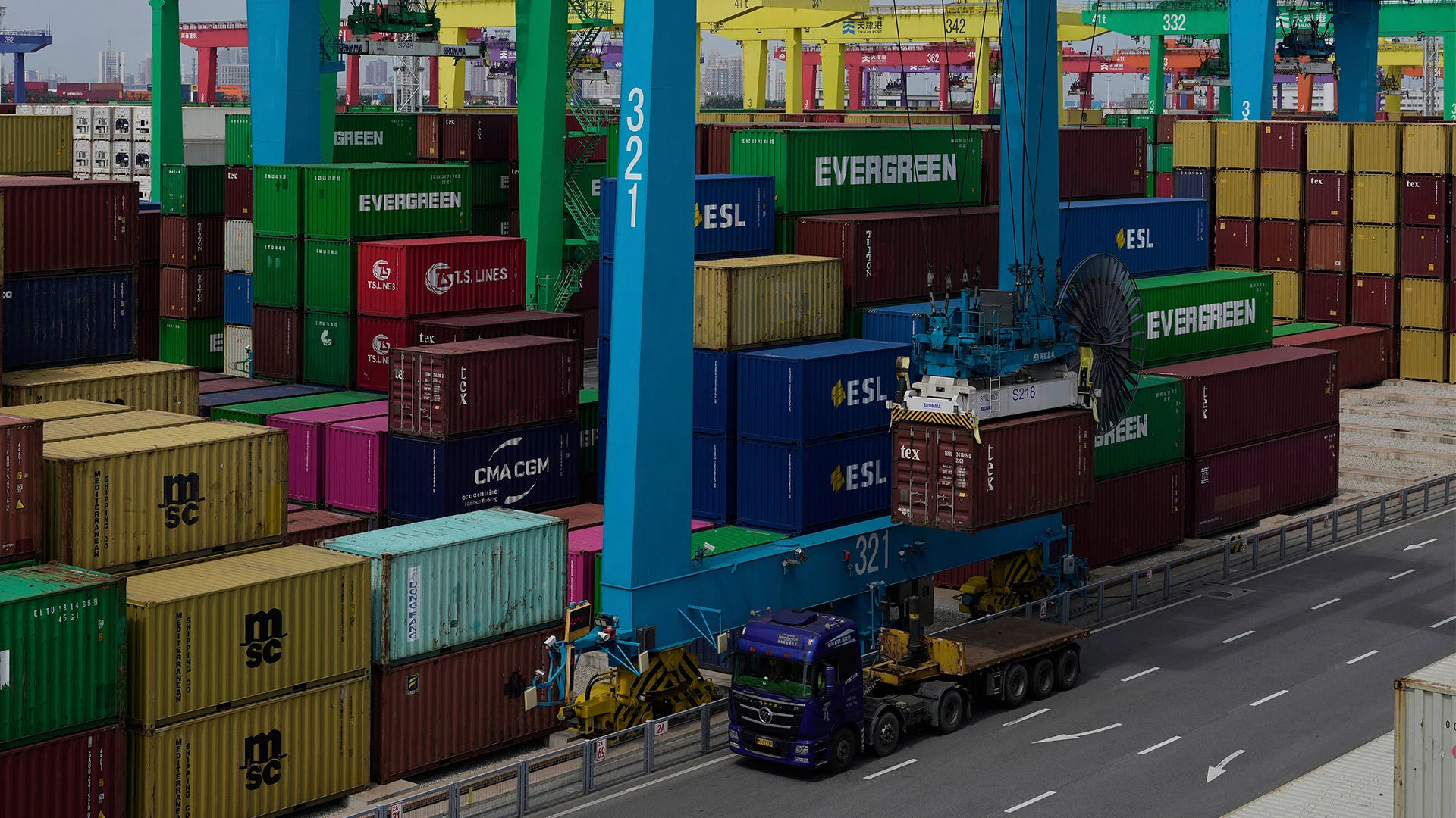 China's export growth slows in August with shipments to U.S. down 33%