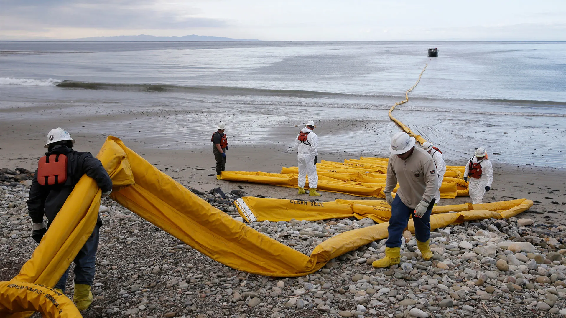 After an oil spill, Trump officials back a Texas firm to expand drilling off California's coast