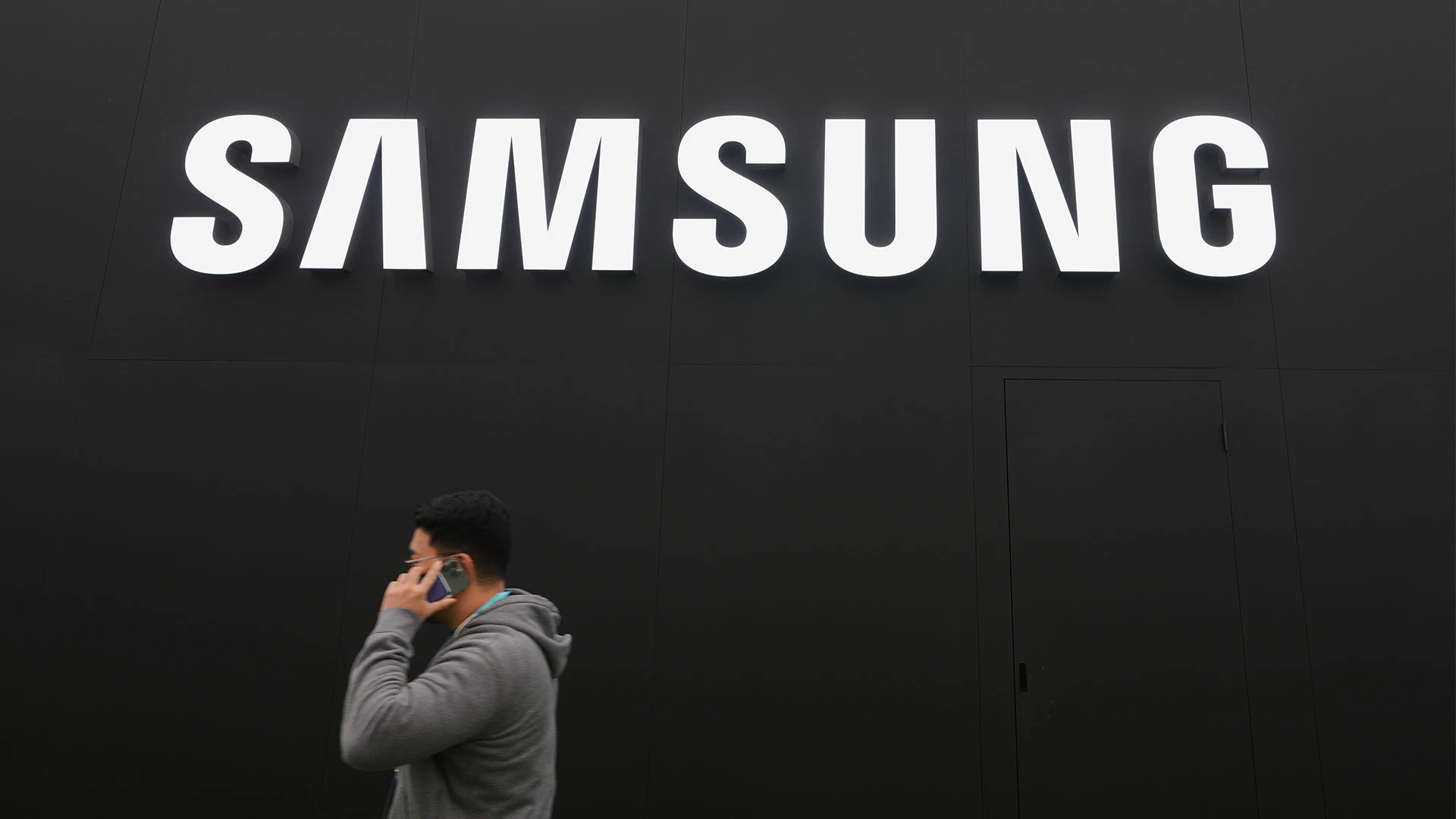 Samsung's third-quarter revenue soars, driven by semiconductor sales
