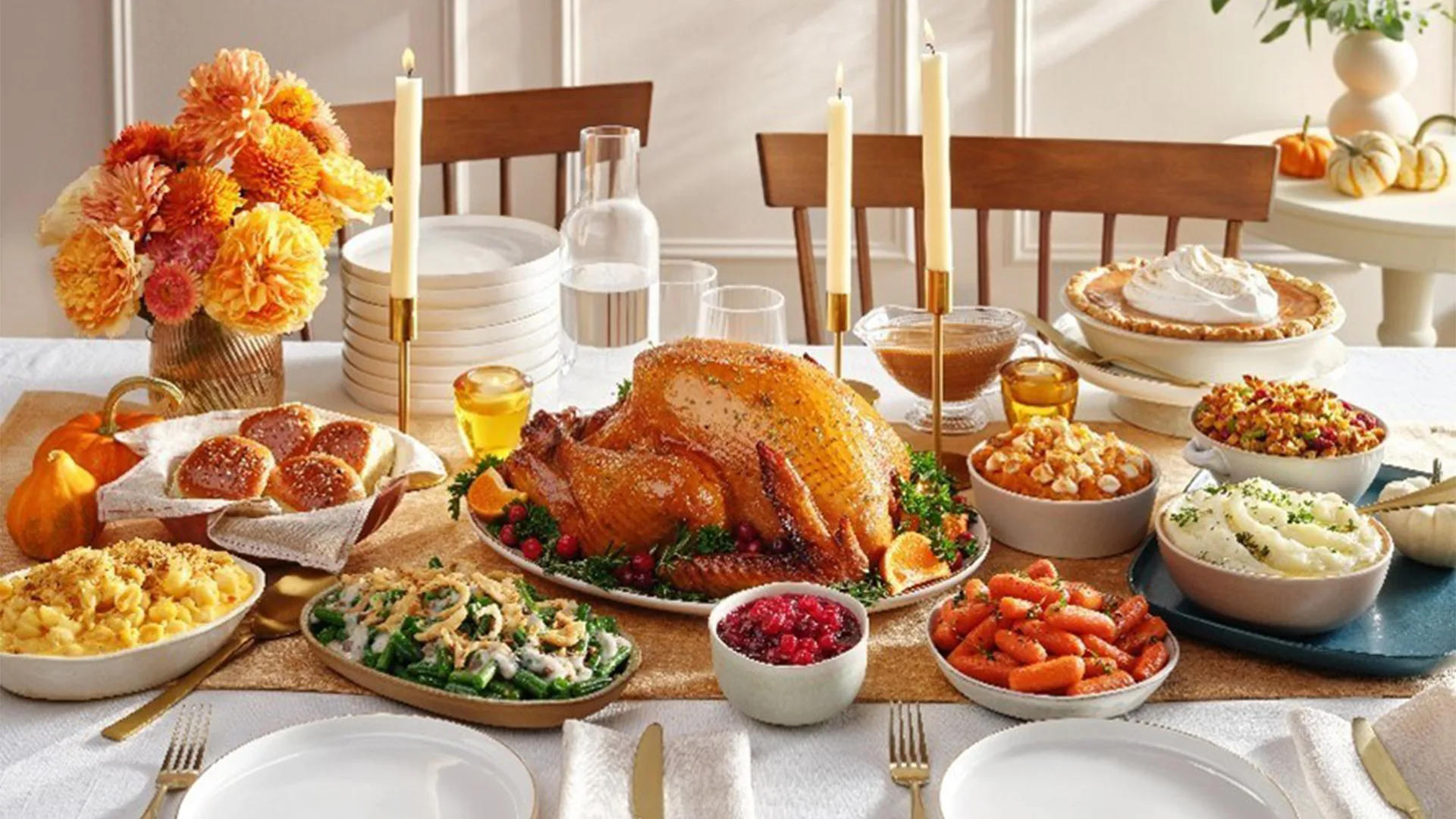 Inflation is soaring, but Aldi's Thanksgiving dinner will feed 10 people for just $40. Here's how to get it