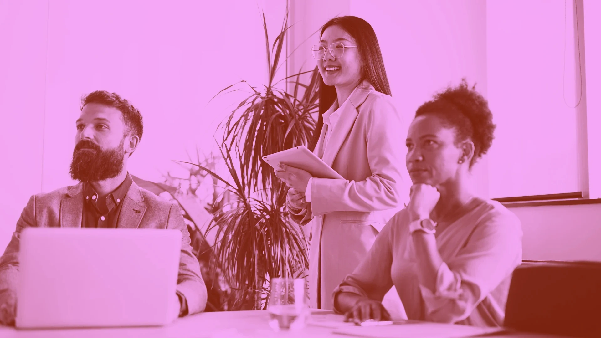 After 25 years of coaching leaders, I've found 1 small habit that makes people instantly like you